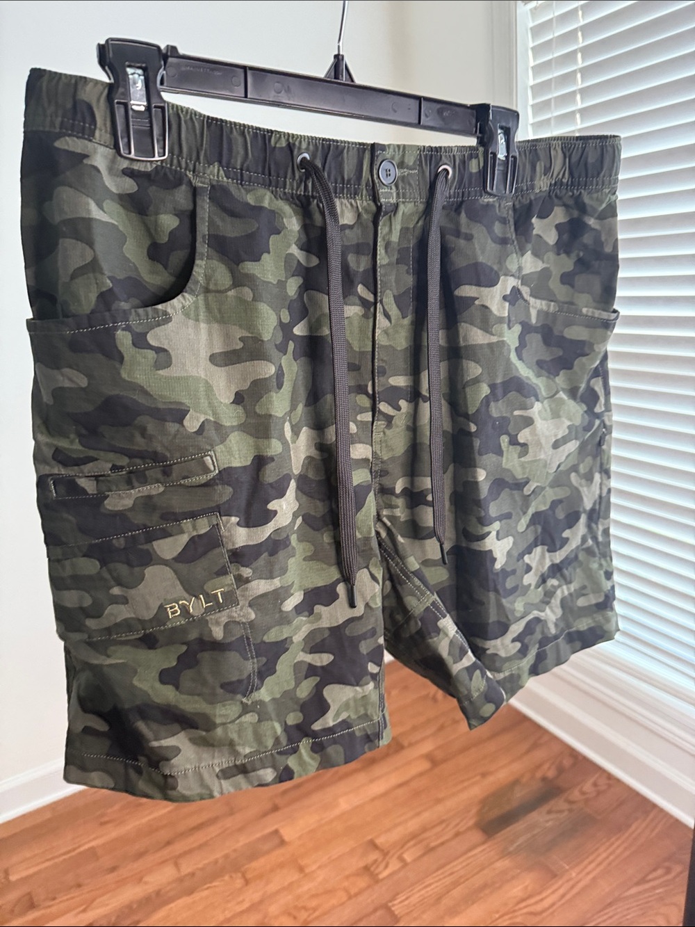 BYLT basics Men's Camo Cargo weekender Shorts - XL